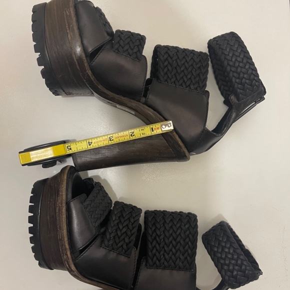 Burberry Platform Heels (SIZE: EUR 38 / US 7 1/2) - Picture 6 of 16